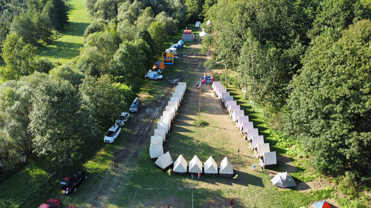Pohled z dronu - tábor Nové Heřminovy